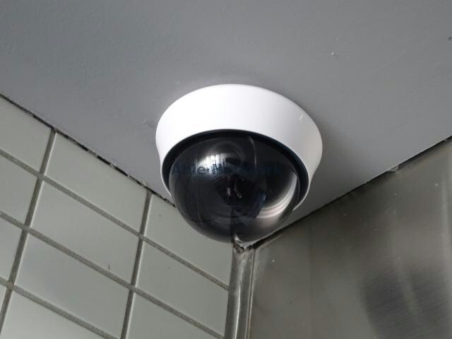 物件外観写真18　(エントランス・防犯カメラ)