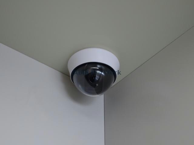 物件外観写真19　(エレベーター・防犯カメラ)