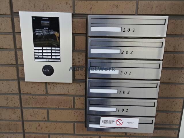 物件外観写真5　(オートロック・レターボックス)