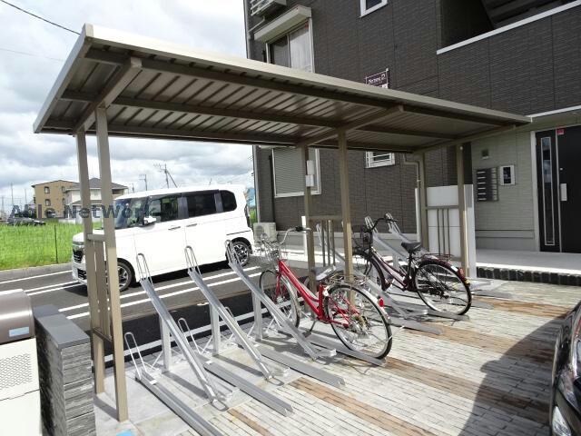物件外観写真15　(駐輪場)