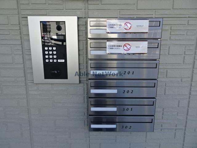 物件外観写真9　(オートロック、レターボックス)