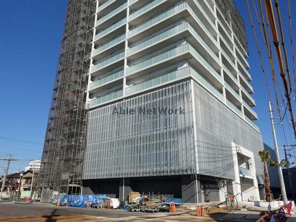 建築中