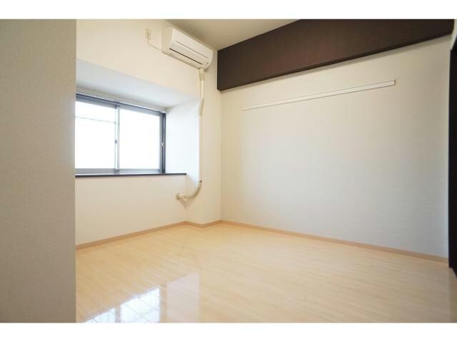 物件内観写真7　(洋室エアコン１基)