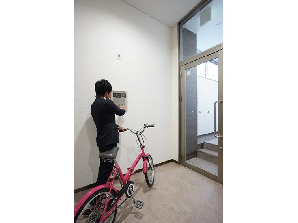 建物設備(各フロアにオートロック付)