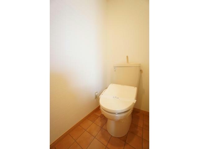 物件内観写真10　(温水洗浄便座)