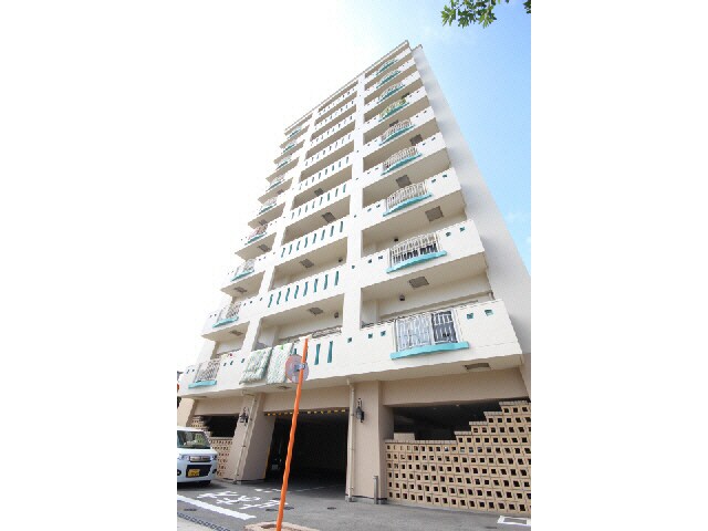 物件外観写真2　(オートロック付き)