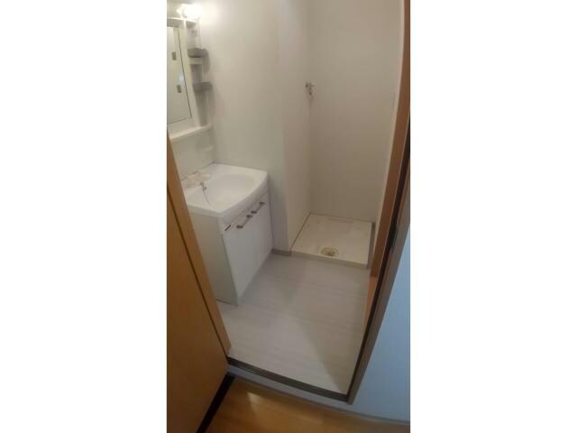 物件内観写真13　(一人暮らしに優しい脱衣所付き)