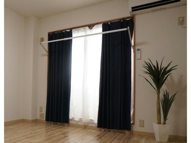 物件内観写真16　(何かと便利な室内物干し◎)