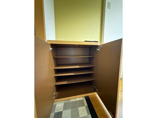 物件内観写真19　(靴入れ)