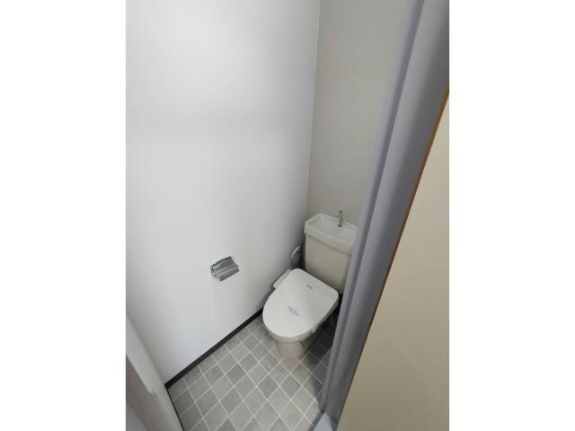 物件内観写真12　(温水洗浄便座)