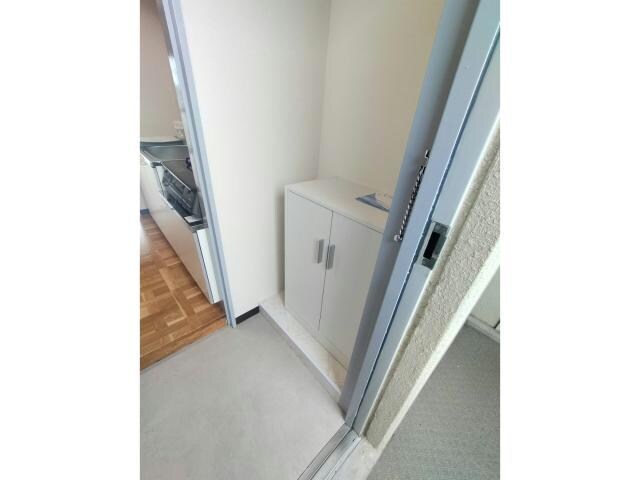 物件内観写真14　(靴入れ)