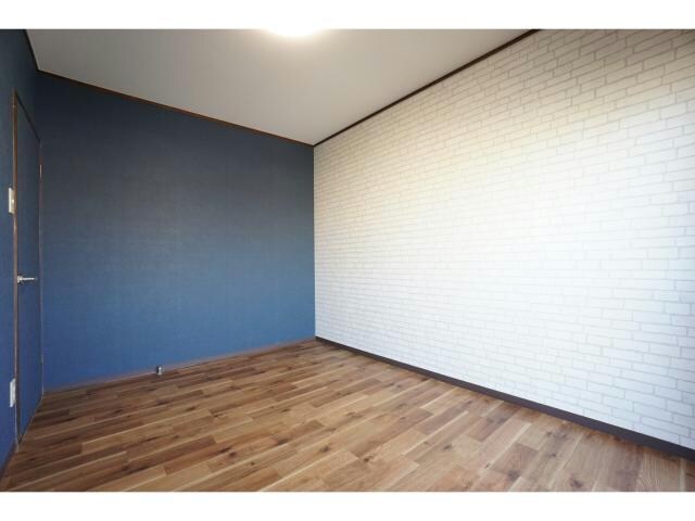 物件内観写真5　(北洋間は収納部屋として♪)