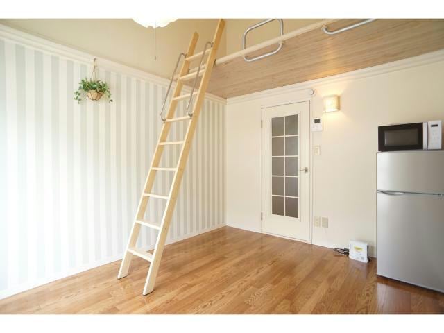 物件内観写真3　(ロフト付きで開放感あり◎)