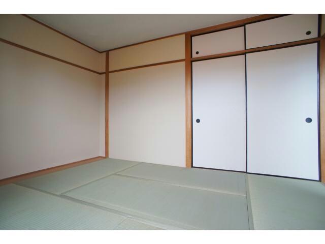 物件内観写真10　(天袋収納もあり)