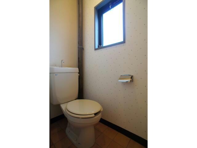 物件内観写真14　(トイレに窓)