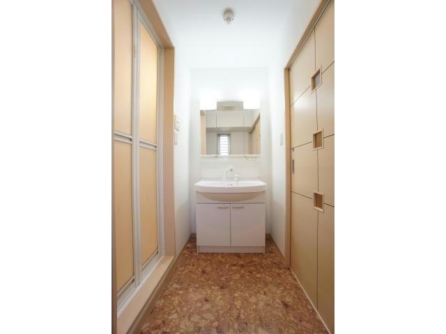 物件内観写真8　(独立洗面化粧台)