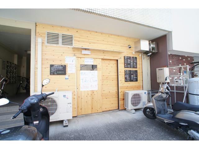 物件外観写真2　(1階には居酒屋さんで一人呑みはいかが♪)