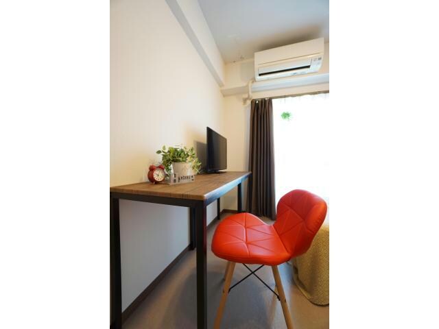 物件内観写真8　(デスク)