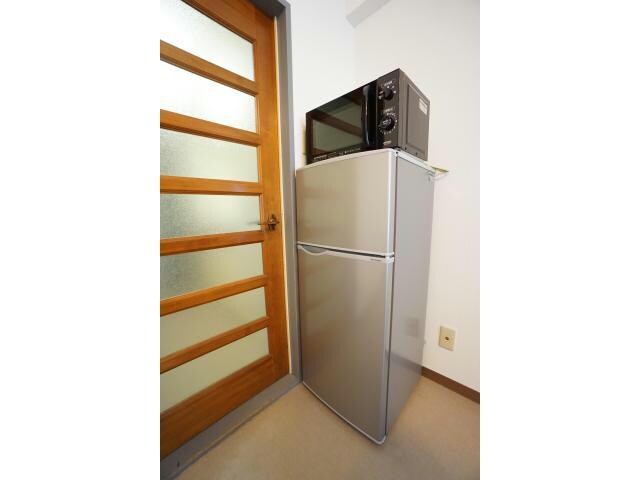 物件内観写真16　(電子レンジ・冷蔵庫)