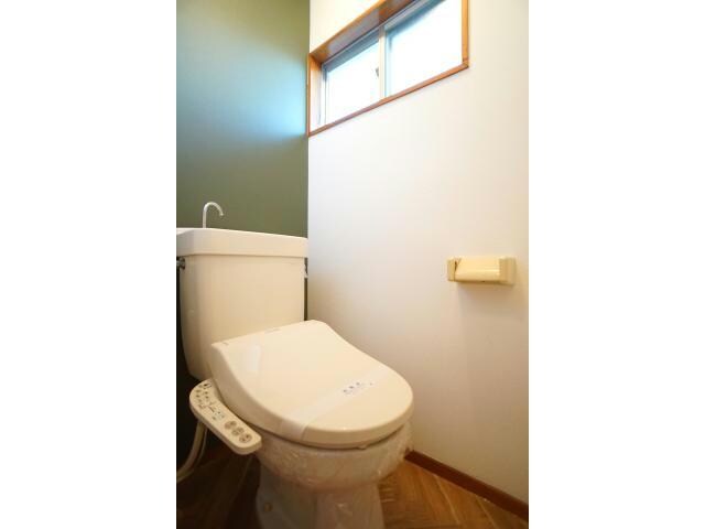 物件内観写真8　(温水洗浄便座)