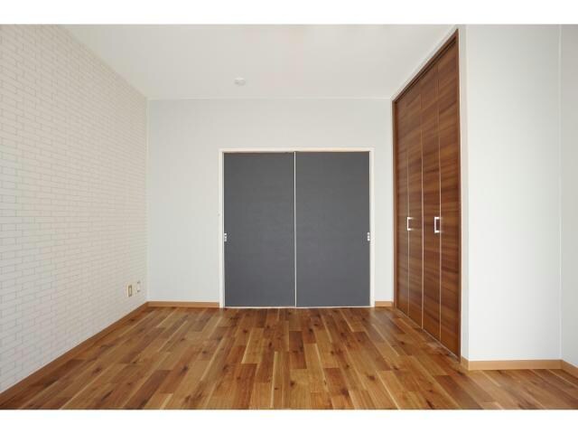 物件内観写真5　(リフォーム済みのカッコいい室内)