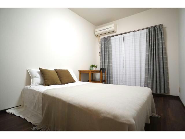 物件内観写真7　(寝室にもエアコンあり！)