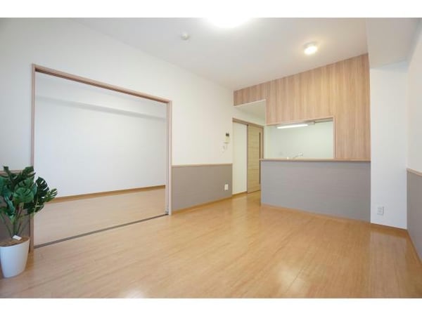 リビングダイニング(オートロック付きマンション)