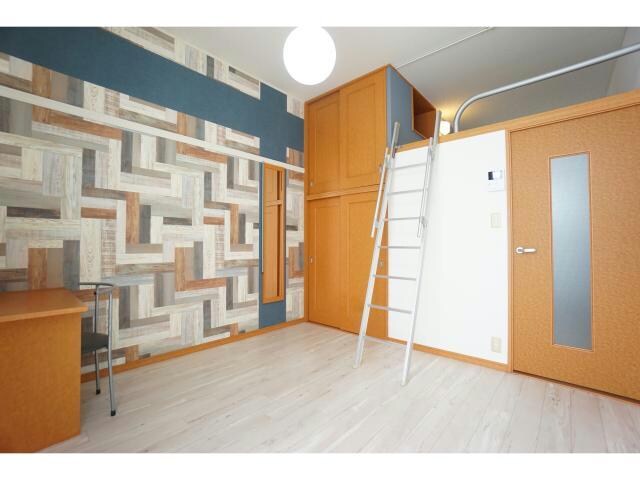 物件内観写真5　(オシャレな壁！)