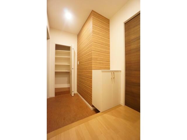 物件内観写真13　(玄関収納たっぷり♪)