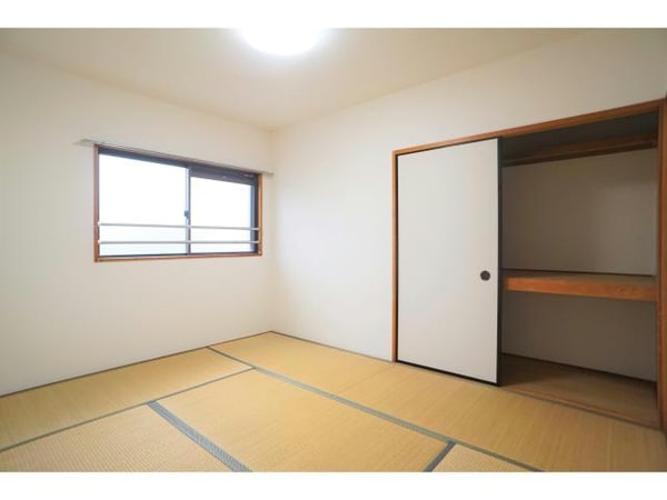居室(和室押入れ付き)