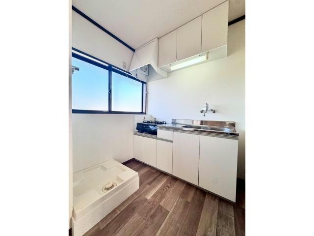 物件内観写真7　(広々とした玄関)