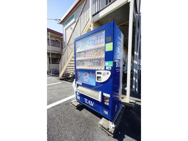 物件外観写真4　(敷地内自動販売機)