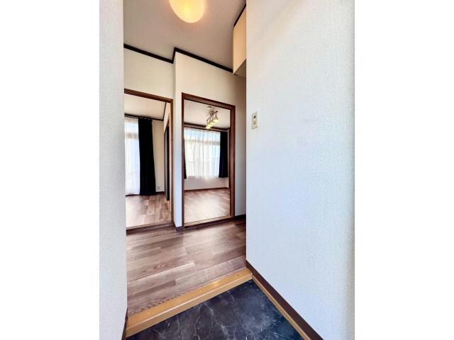 物件内観写真8　(玄関)