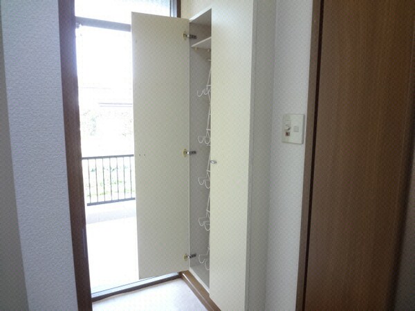 玄関回り(靴入れ)