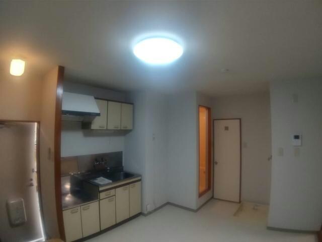 物件内観写真10　(居室LED照明付き)