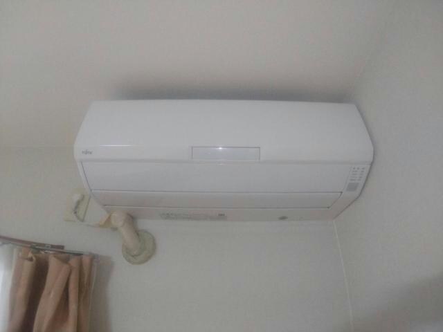 物件内観写真14　(洋室にエアコン付き)