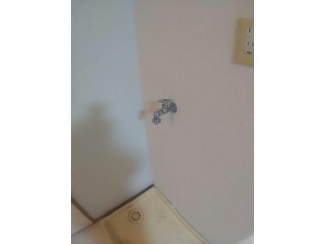物件内観写真15　(洗濯水栓止水栓式蛇口)
