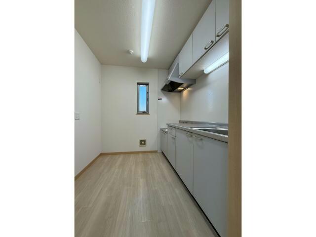 物件内観写真6　(キッチンスペース広いです♪)