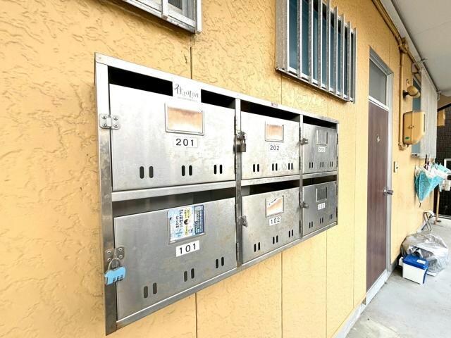 物件外観写真4　(集合ポスト)