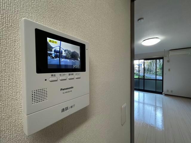 物件内観写真11　(安心のTVモニター)