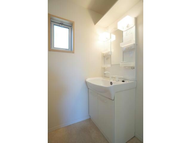 物件内観写真10　(独立洗面台)