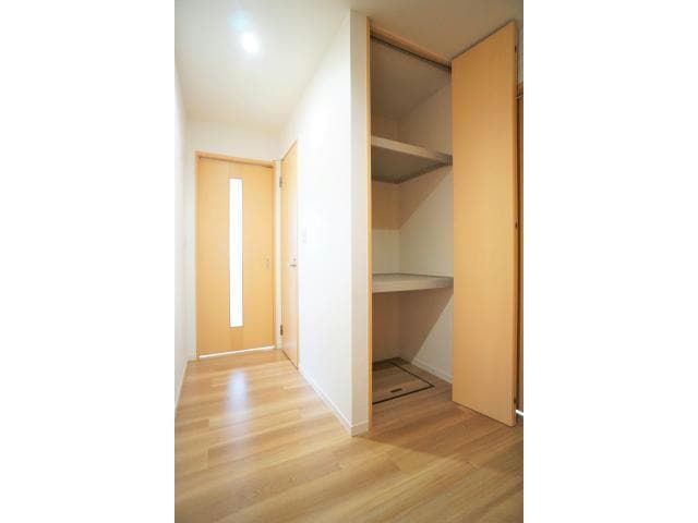 物件内観写真15　(廊下収納あり)