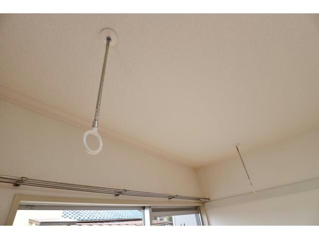 物件内観写真13　(室内物干しあり)