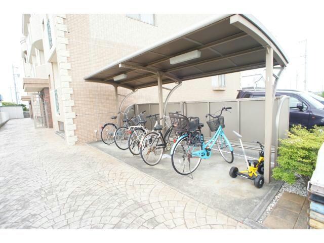 物件外観写真4　(駐輪場)