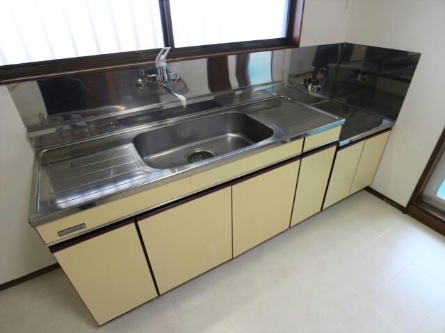 物件内観写真6　(作業台が広めです)