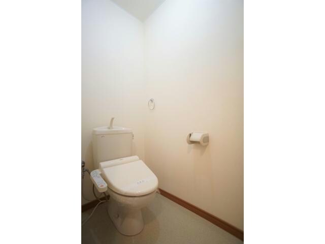 物件内観写真8　(温水洗浄便座付き)