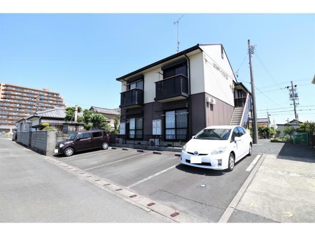 物件外観写真4　(敷地内駐車場あり)