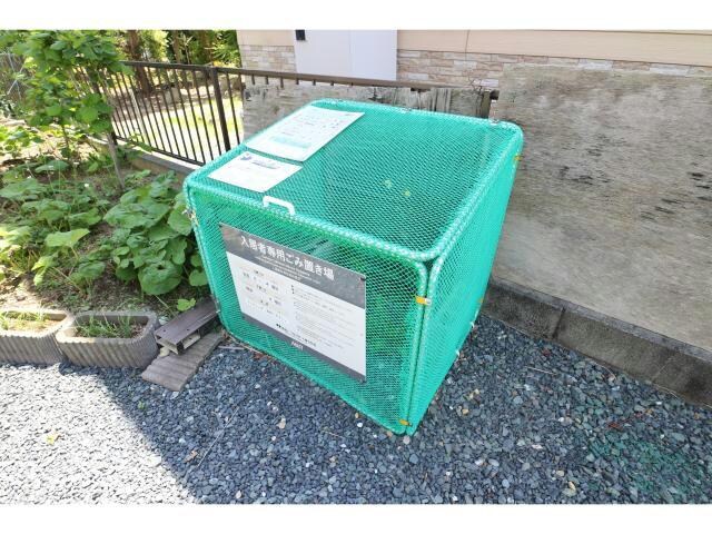 物件外観写真5　(敷地内ごみ置き場)