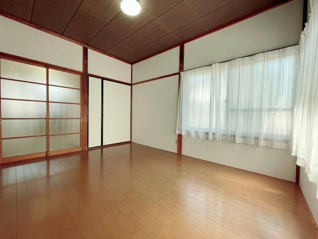 物件内観写真4　(居室照明器具付き)