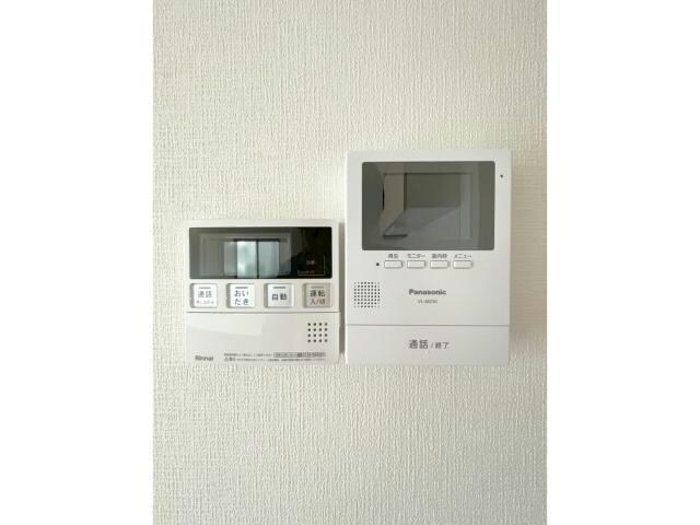 物件内観写真18　(モニターフォン+追い炊き付き給湯器)